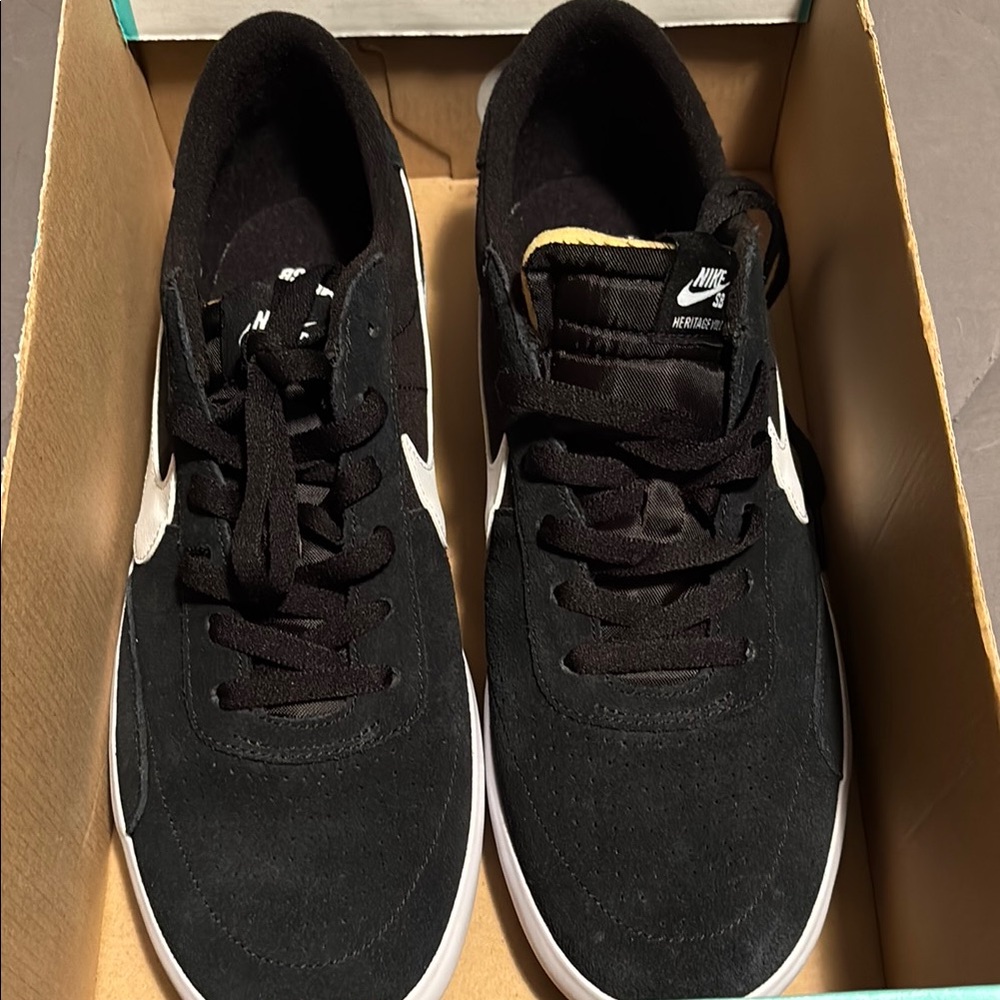 Nike Black and White Sneakers Sleek Skateboarding Design